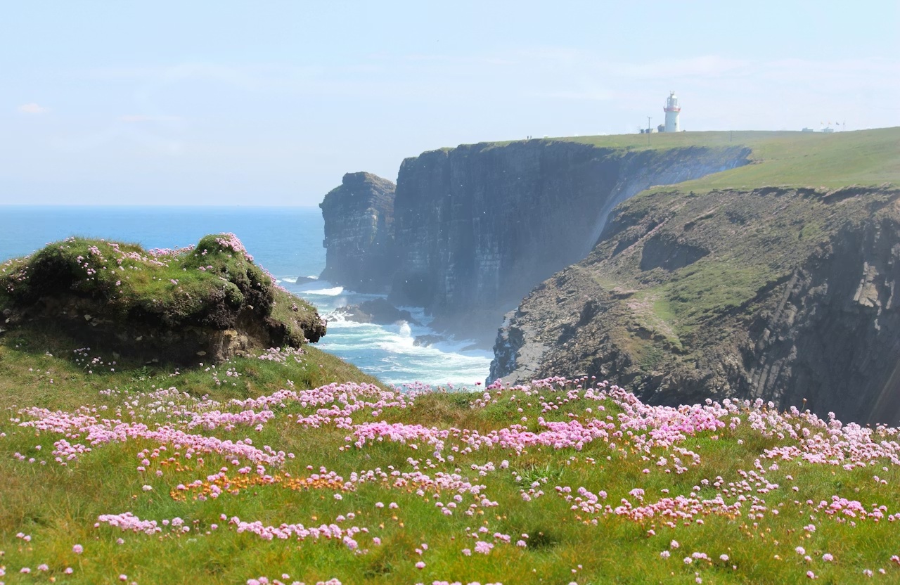THE LIGHTHOUSE ON THE ROUGH sea MOUNTAIN